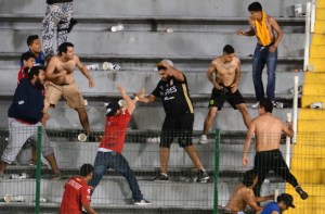 Action photo during the match Veracruz vs Tigres UANL, Corresponding 7st round of tournament Clausura 2017 of the League BBVA Bancomer MX, at Luis Pirata Fuente Stadium. Foto de accion durante el partido Veracruz vs Tigres UANL, Correspondiente a la Jornada 7 del Torneo Clausura 2017 de la Liga BBVA Bancomer MX, en el Estadio Luis Pirata Fuente, en la foto: fans en conato de Bronca 17/02/2017/MEXSPORT/Luis Monroy.